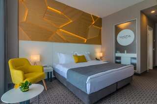 Отель Nyota Hotel & Conference Center Мамая Улучшенный двухместный номер с 1 кроватью или 2 отдельными кроватями, вид на озеро-3